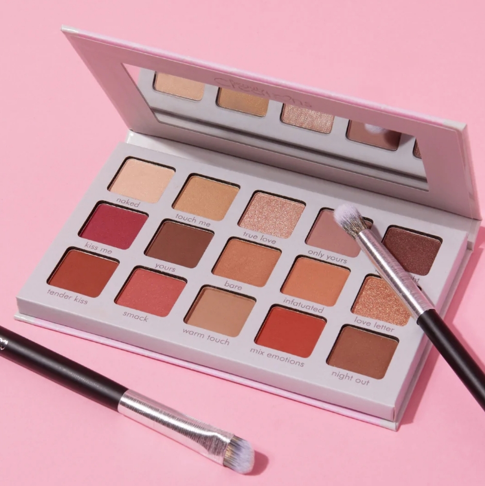 Beauty Creations Cosmetics  Irresistible Eyeshadow Palette